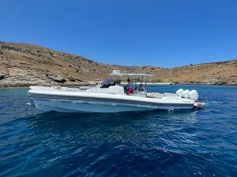 Mago Merlino yacht charter photo