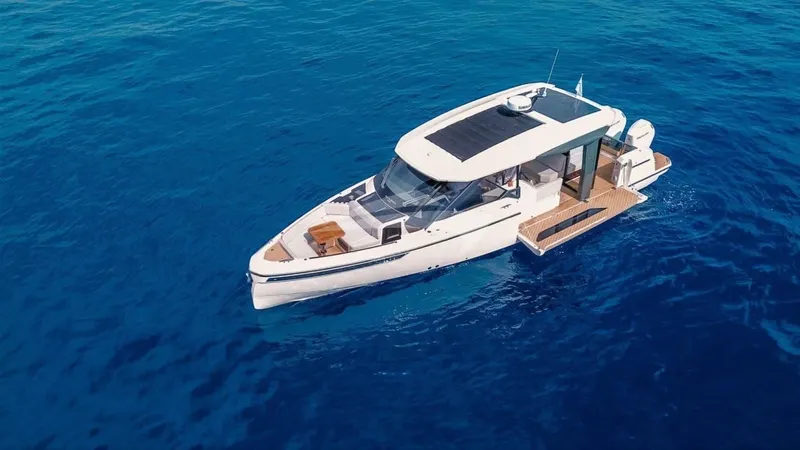 SAXDOR 400 GTO yacht charter photo