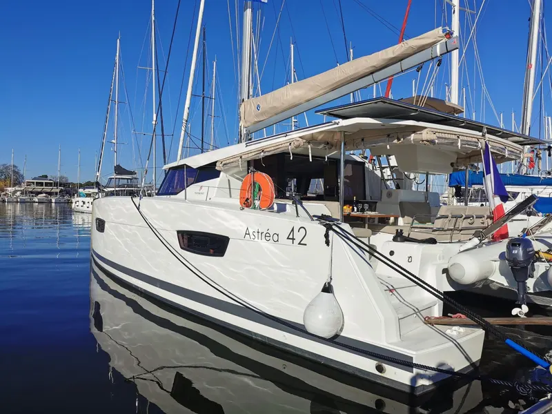 Seaview yacht charter photo