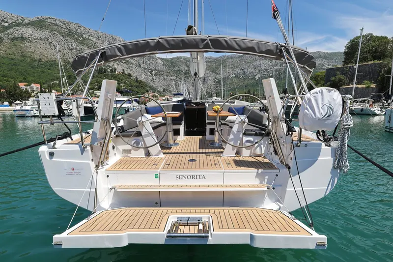Señorita yacht charter photo