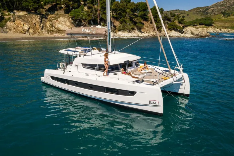 Solanna yacht charter photo