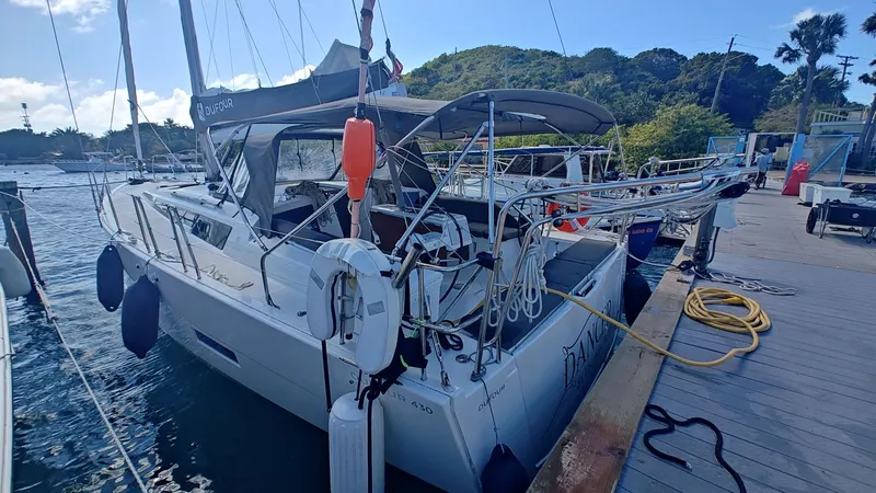 Dancer yacht charter photo