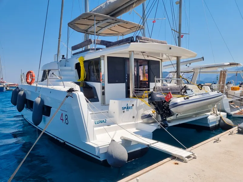 Luna 2 yacht charter photo