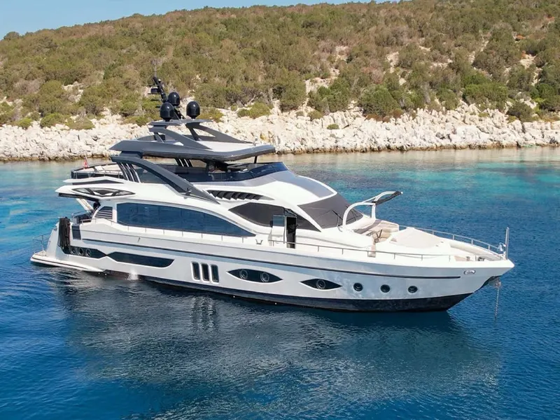 Den Den yacht charter photo