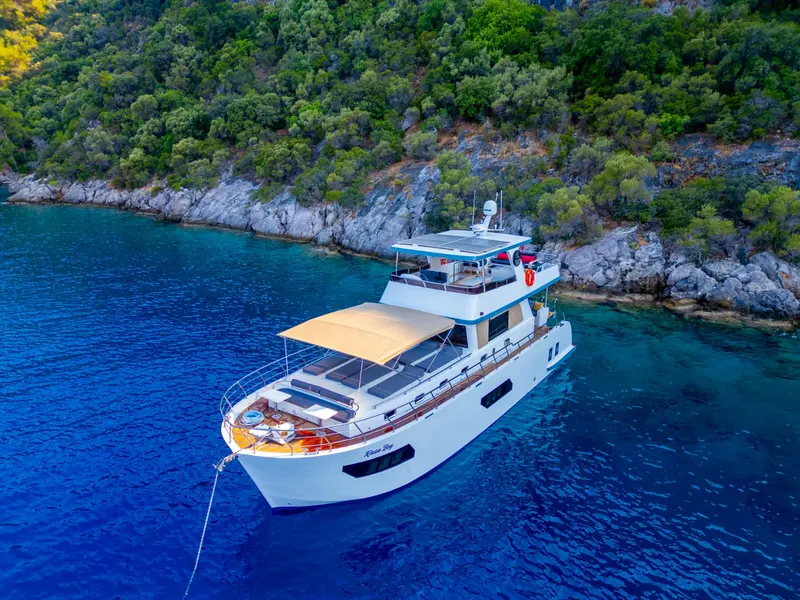 Kaan Bey yacht charter photo