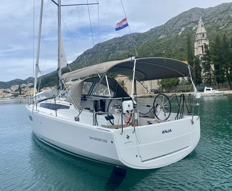 Anja yacht charter photo