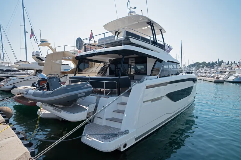 M-Key yacht charter photo