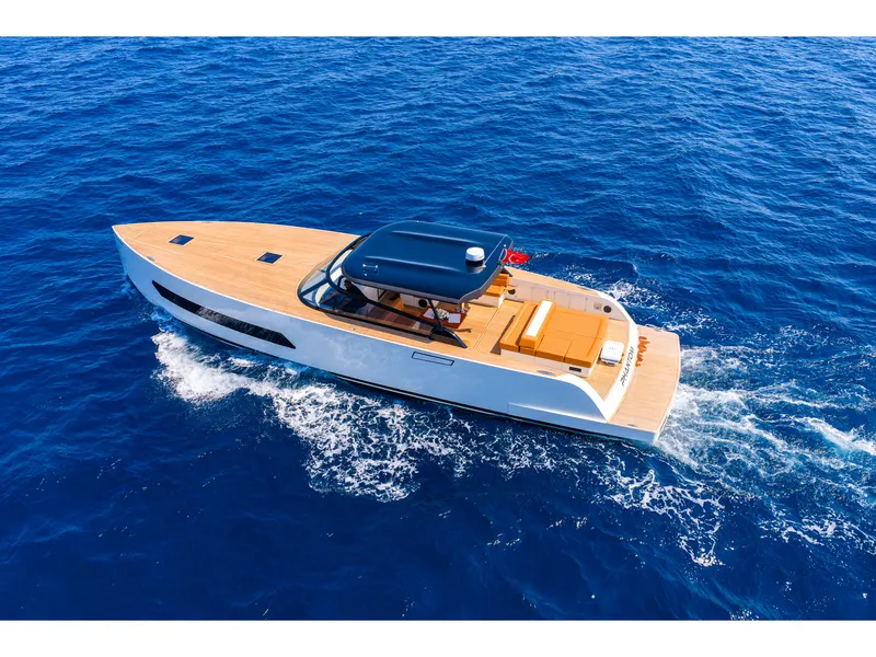 Phantom yacht charter photo