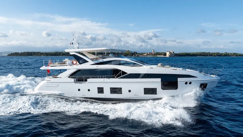 ZOZO yacht charter photo