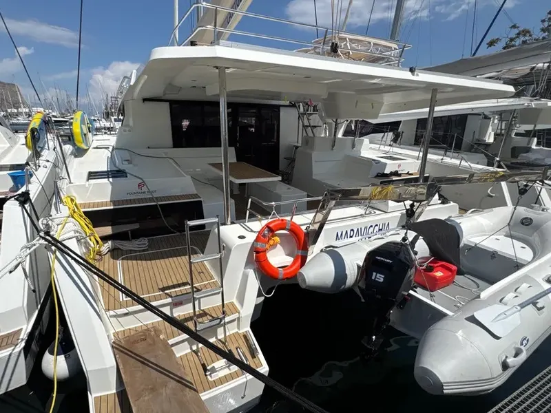 Maravigghia yacht charter photo