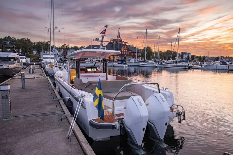 Rosie yacht charter photo