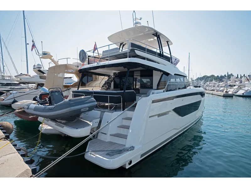 M-Key yacht charter photo