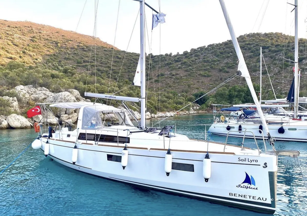 Sail Lyra