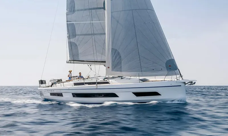 CIRRUS yacht charter photo