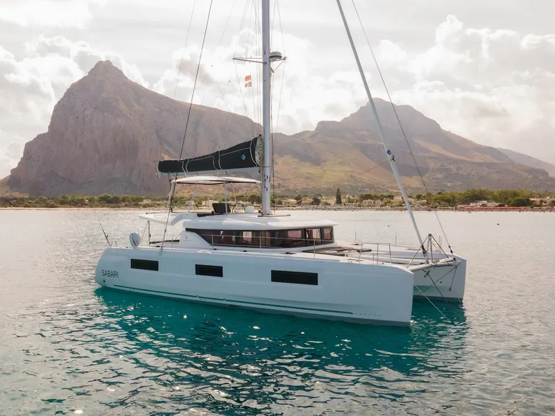Sabari yacht charter photo