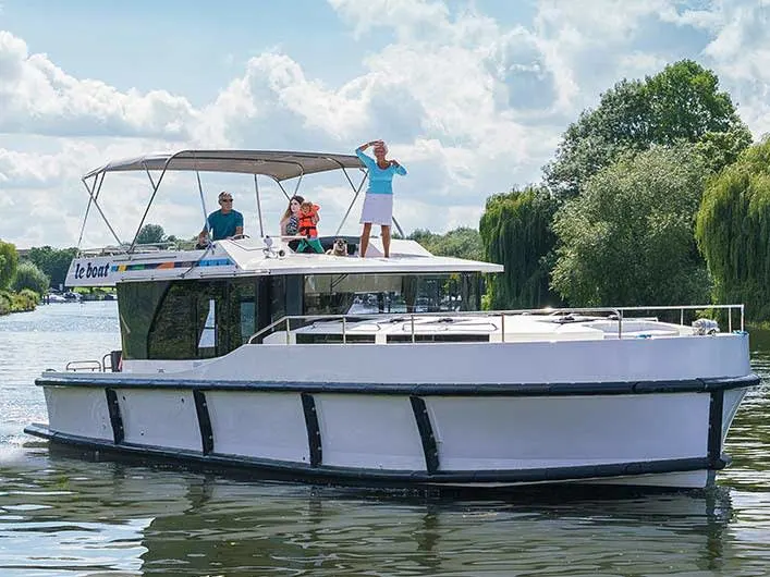Horizon 4 - Premier 35 yacht charter photo