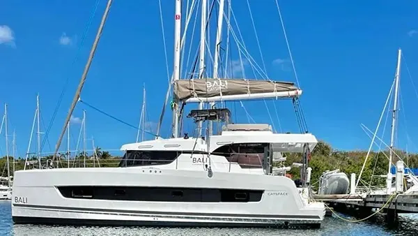 Yamas yacht charter photo
