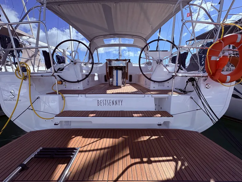 Bestsennyy yacht charter photo