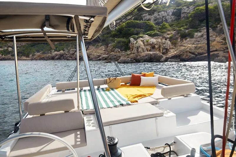 Jolene yacht charter photo